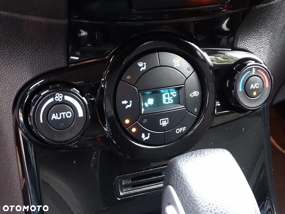 Ford Fiesta 1.0 EcoBoost Powershift Titanium - 37