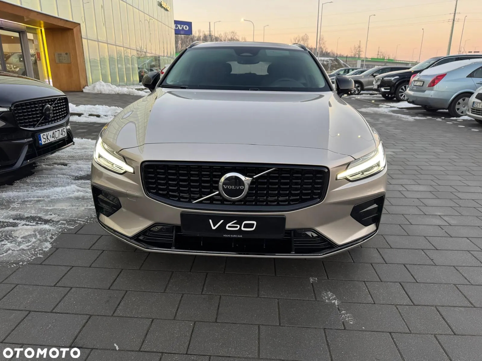 Volvo V60 B4 B Plus Dark - 2