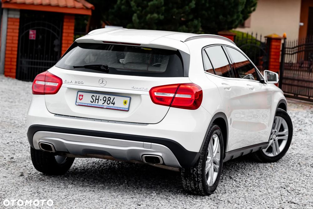 Mercedes-Benz GLA 250 4Matic 7G-DCT Activity Edition - 8