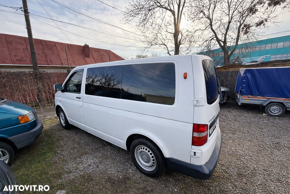 Volkswagen Caravelle - 2