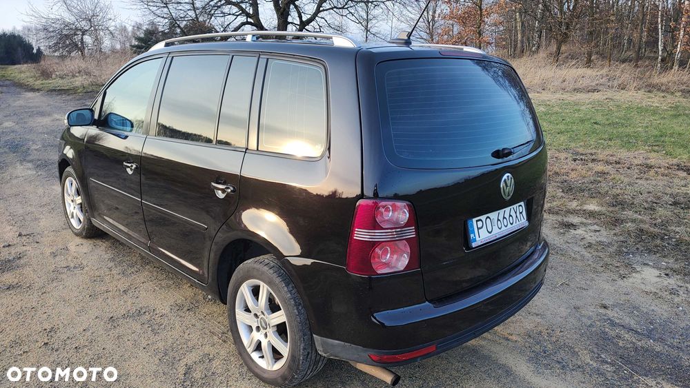 Volkswagen Touran - 4