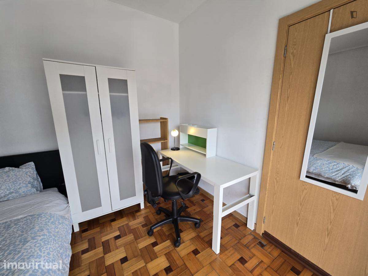 Quarto - localizado em Guimaraes - Grande imagem: 4/13