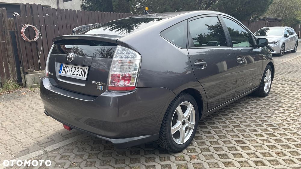 Toyota Prius 1.5 VVT-i Sol - 2