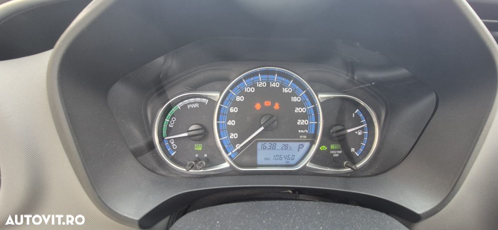 Toyota Yaris - 10