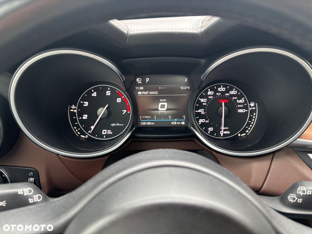 Alfa Romeo Stelvio 2.0 Turbo 16V AT8-Q4 Lusso Ti - 9