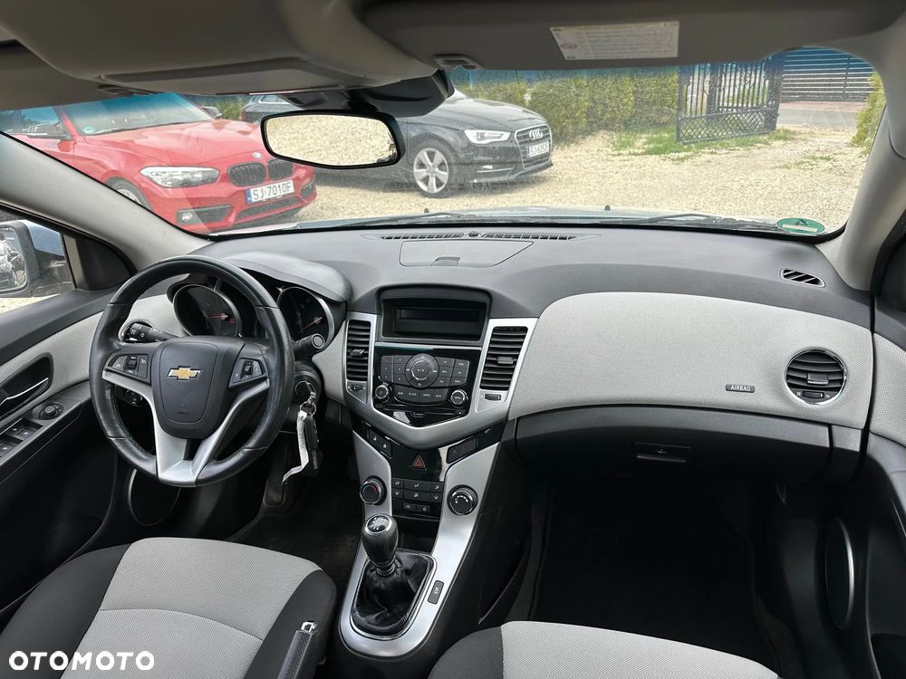 Chevrolet Cruze 1.6 LT+ - 12