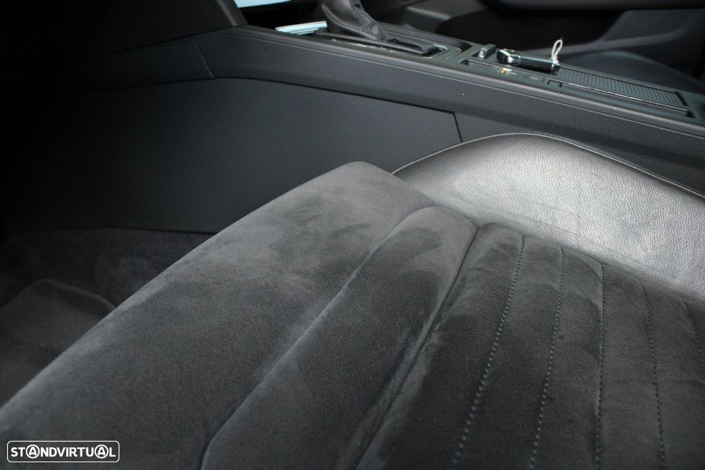 VW Passat Variant 2.0 TDi Highline DSG - 32