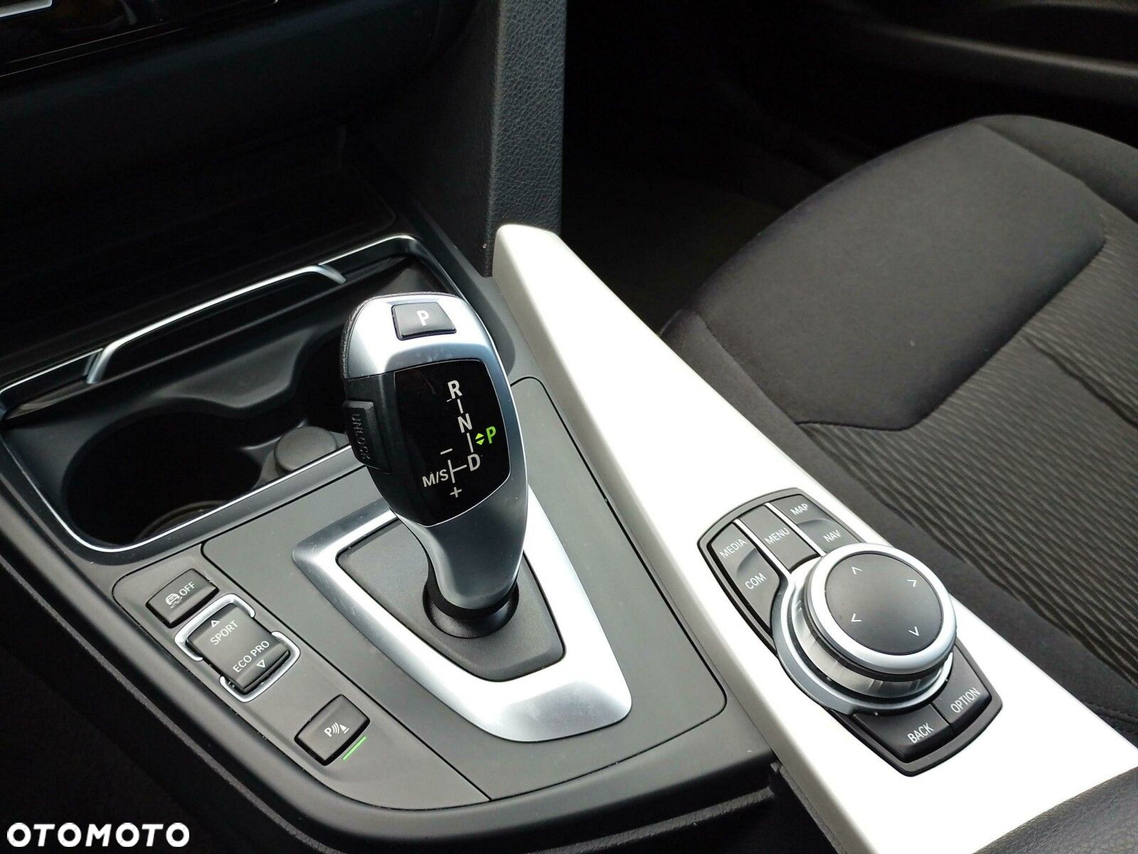 BMW Seria 3 320i GPF xDrive - 14