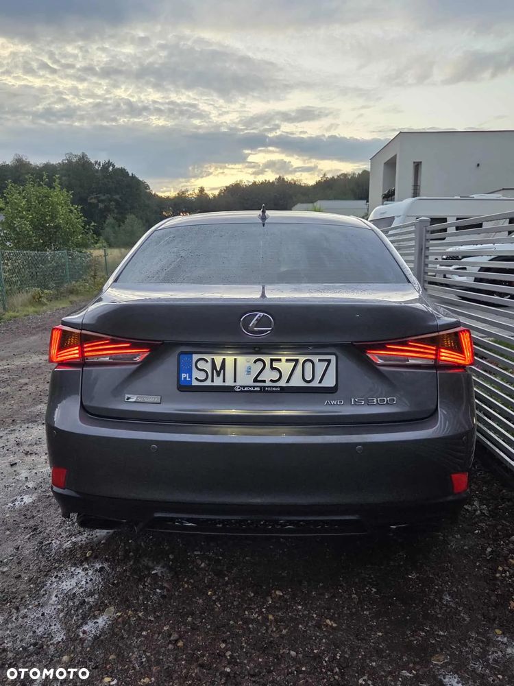 Lexus IS - 4