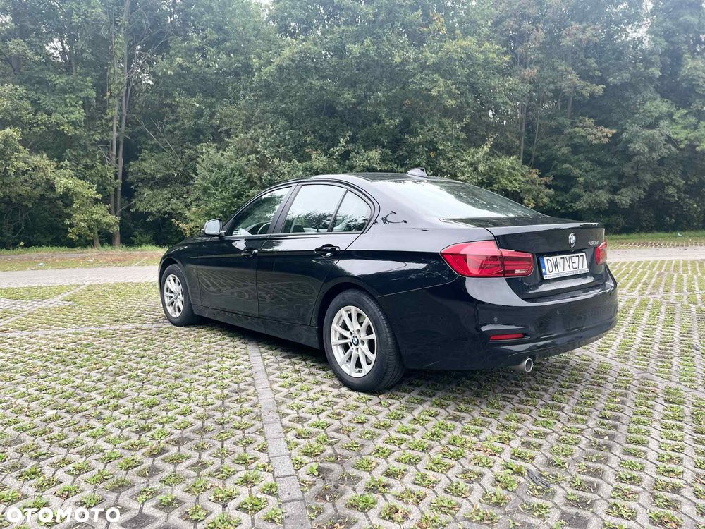 BMW Seria 3 318d Sport Line Shadow - 12