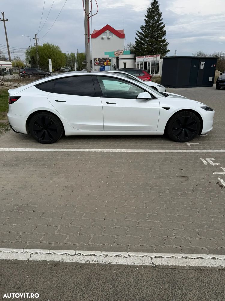 Tesla Model 3 - 4