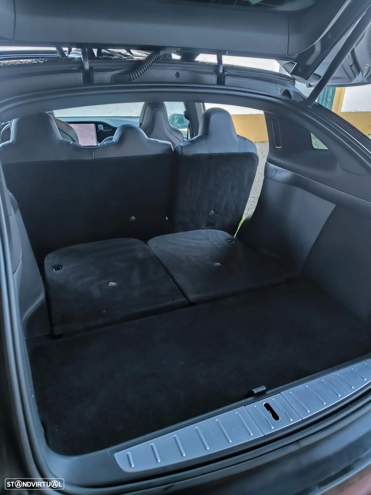 Tesla Model X 75D - 9