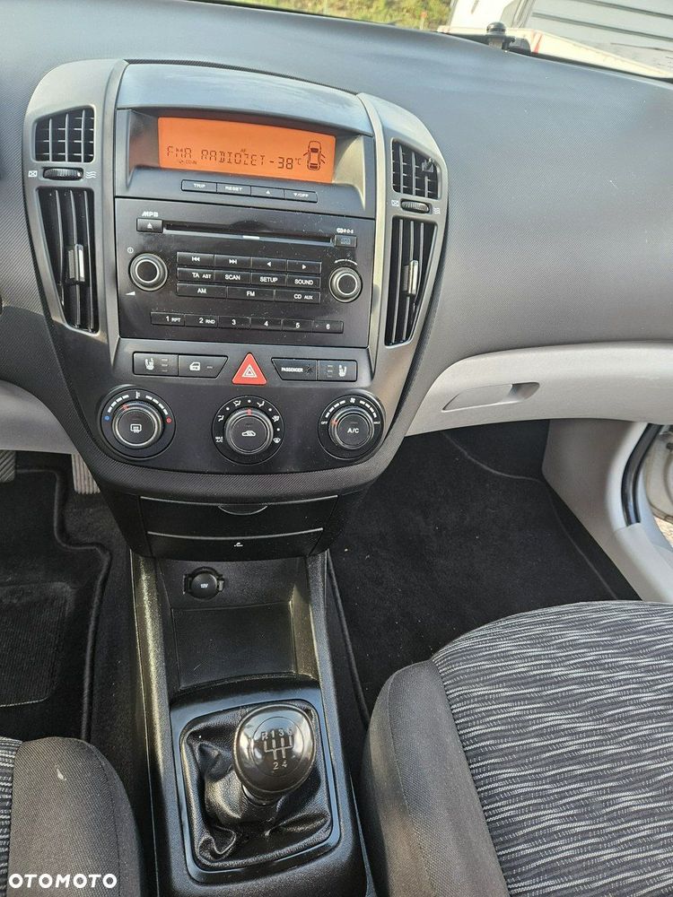Kia Ceed - 13