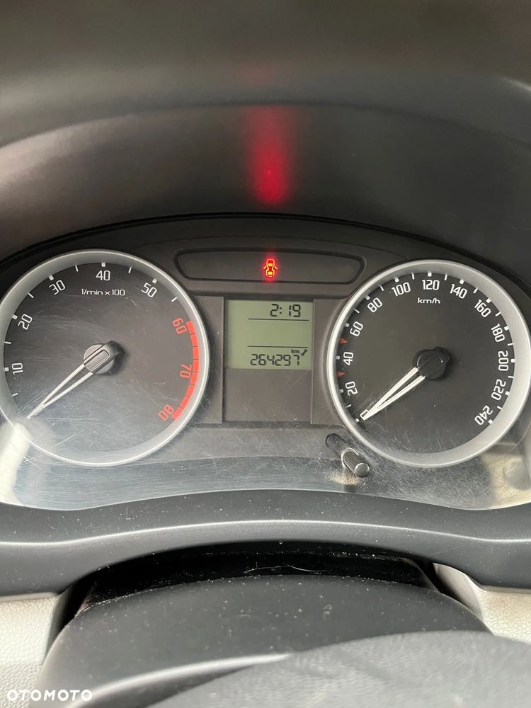 Skoda Fabia 1.2 HTP Ambiente - 15