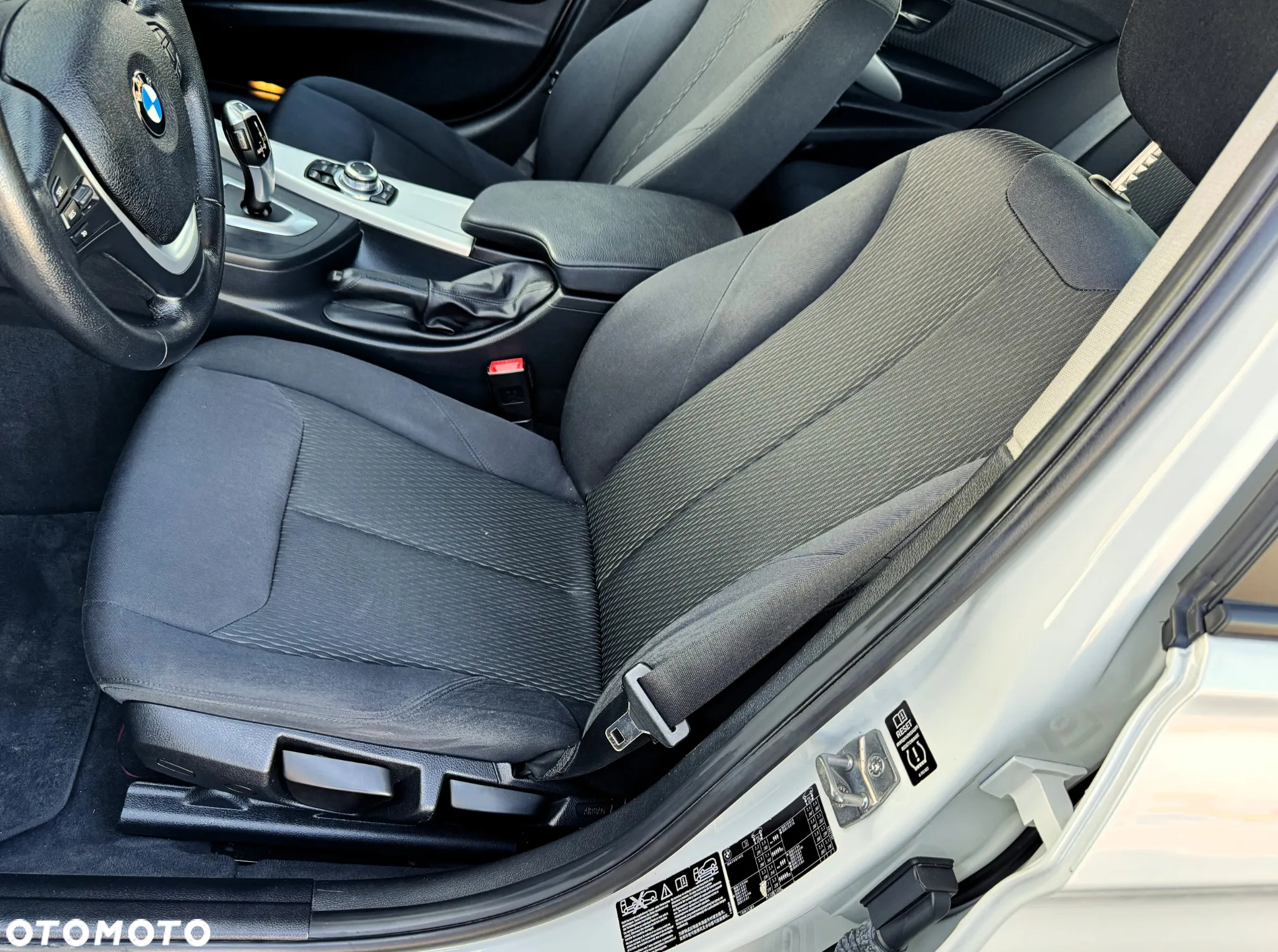 BMW Seria 3 320i Touring xDrive - 18