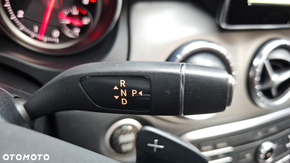 Mercedes-Benz CLA - 12
