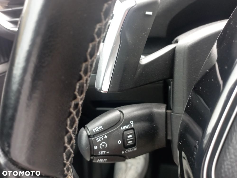 Peugeot 3008 1.2 PureTech Active S&S EAT6 - 20