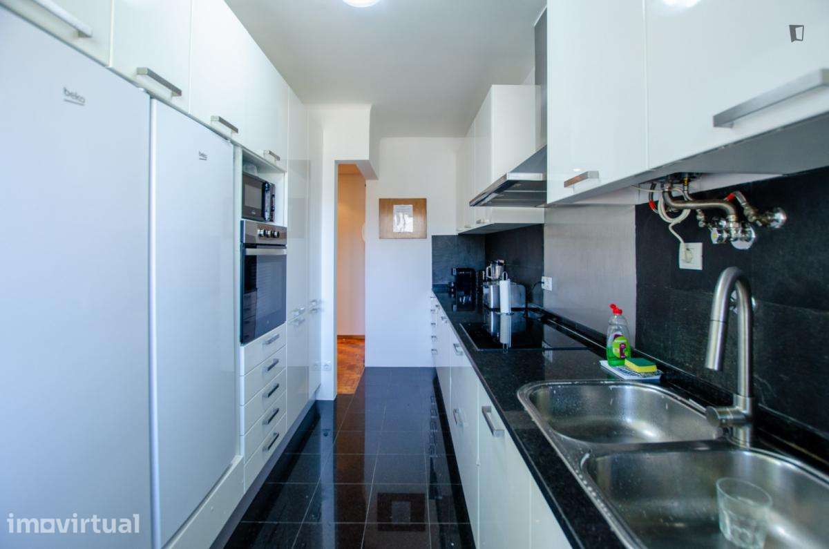 Quarto - localizado em Oeiras Lisbon - Grande imagem: 3/29
