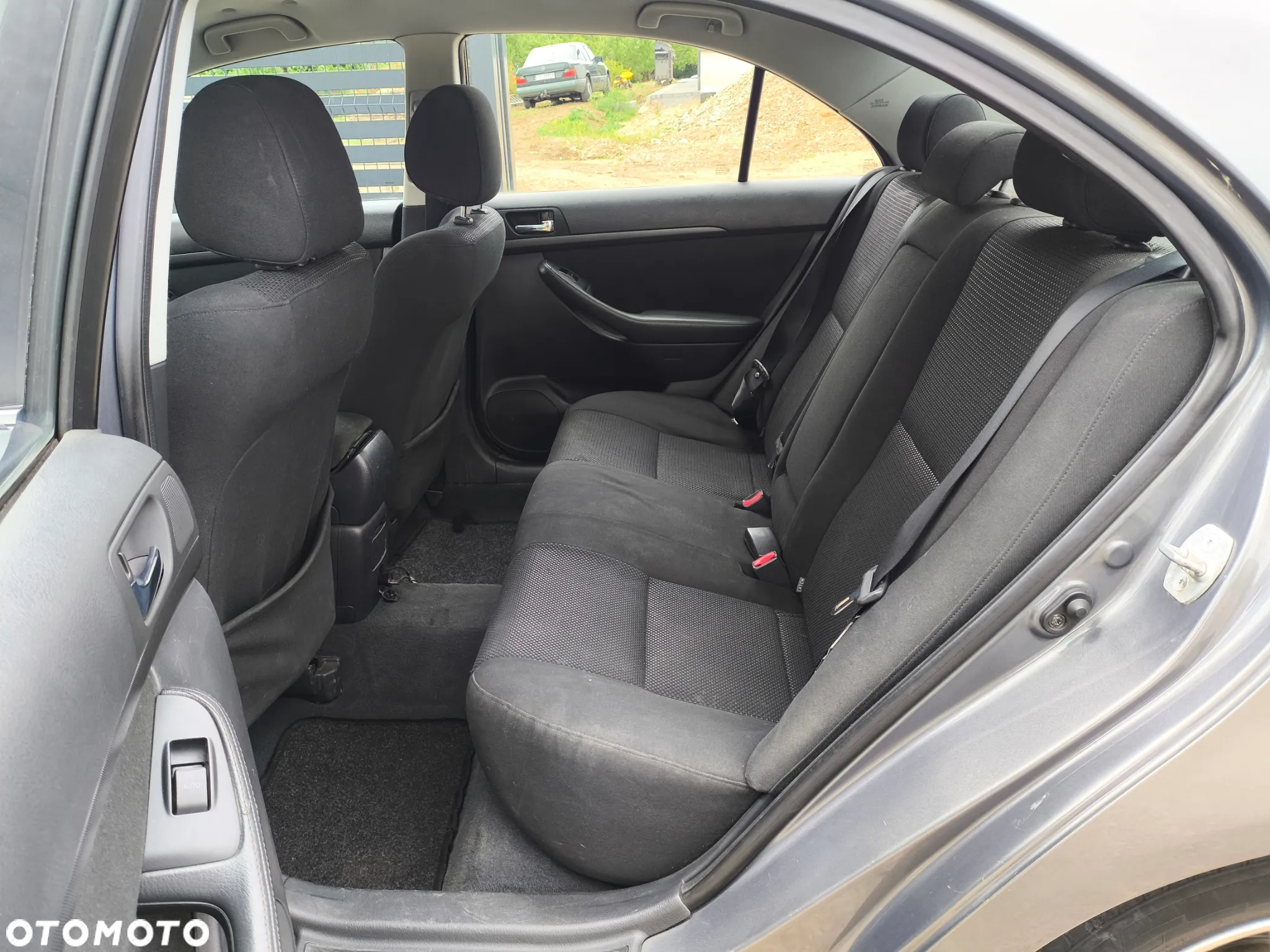 Toyota Avensis 2.0 D-4D - 11