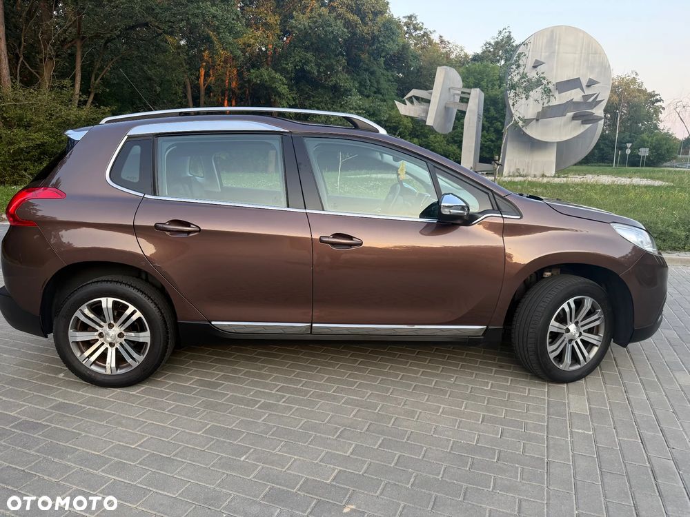 Peugeot 2008 1.2 Pure Tech Allure S&S - 4