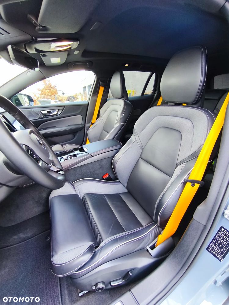 Volvo V60 T8 AWD Plus Dark - 19