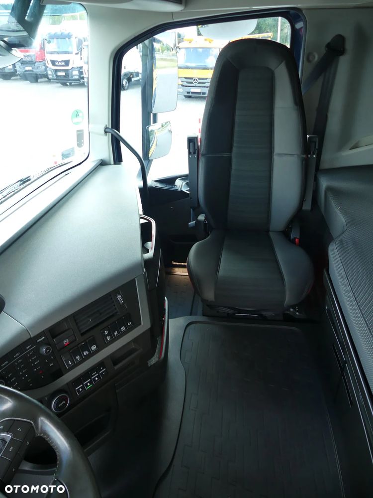 Volvo FH4 460 / EURO 6 / AUTOMAT / PEŁNY ADR / KLIMATYZACJA POSTOJOWA / - 33