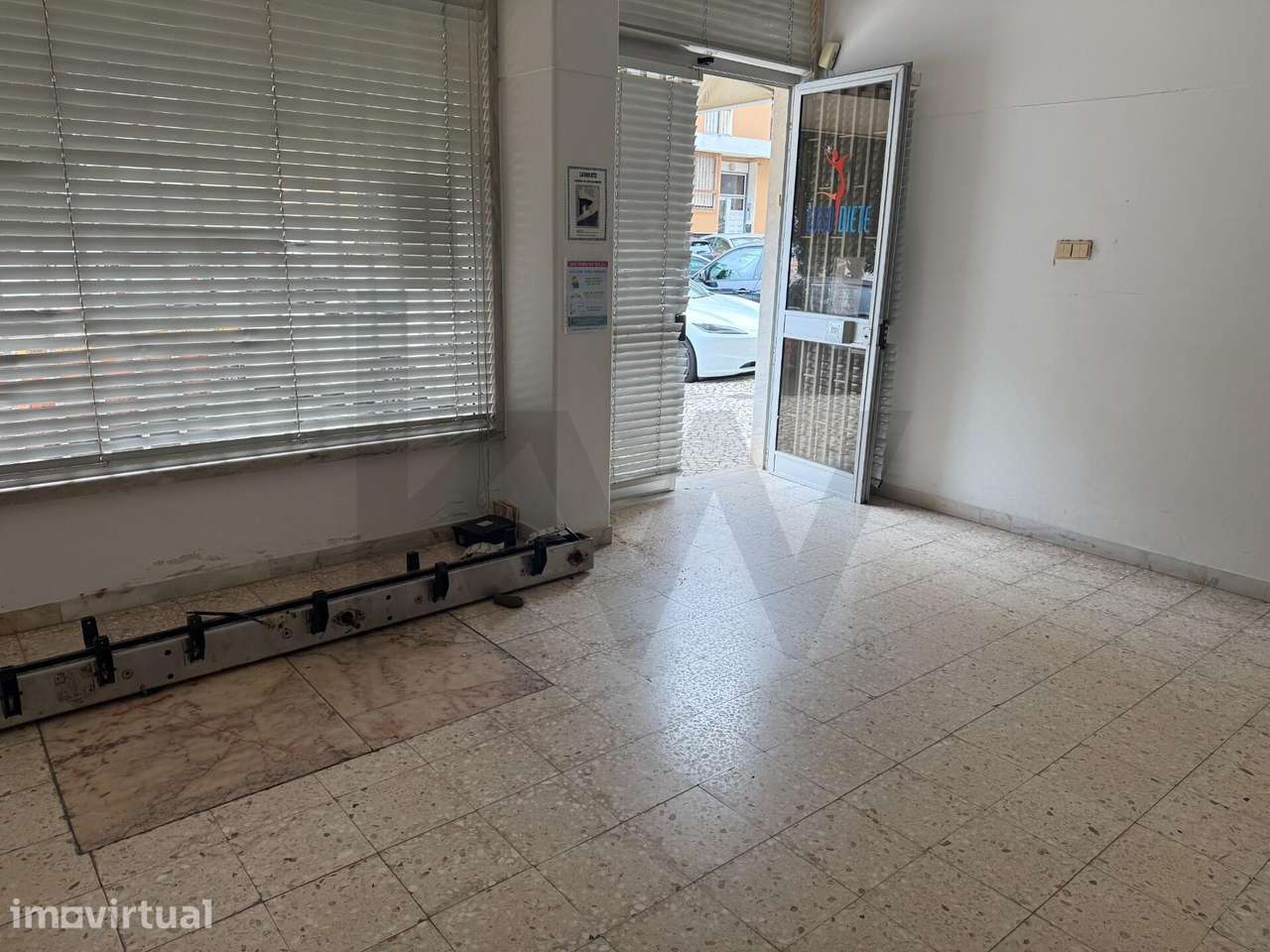 Loja para Arrendamento | 67 m2 | Paço de Arcos | Localização Premium - Grande imagem: 2/14
