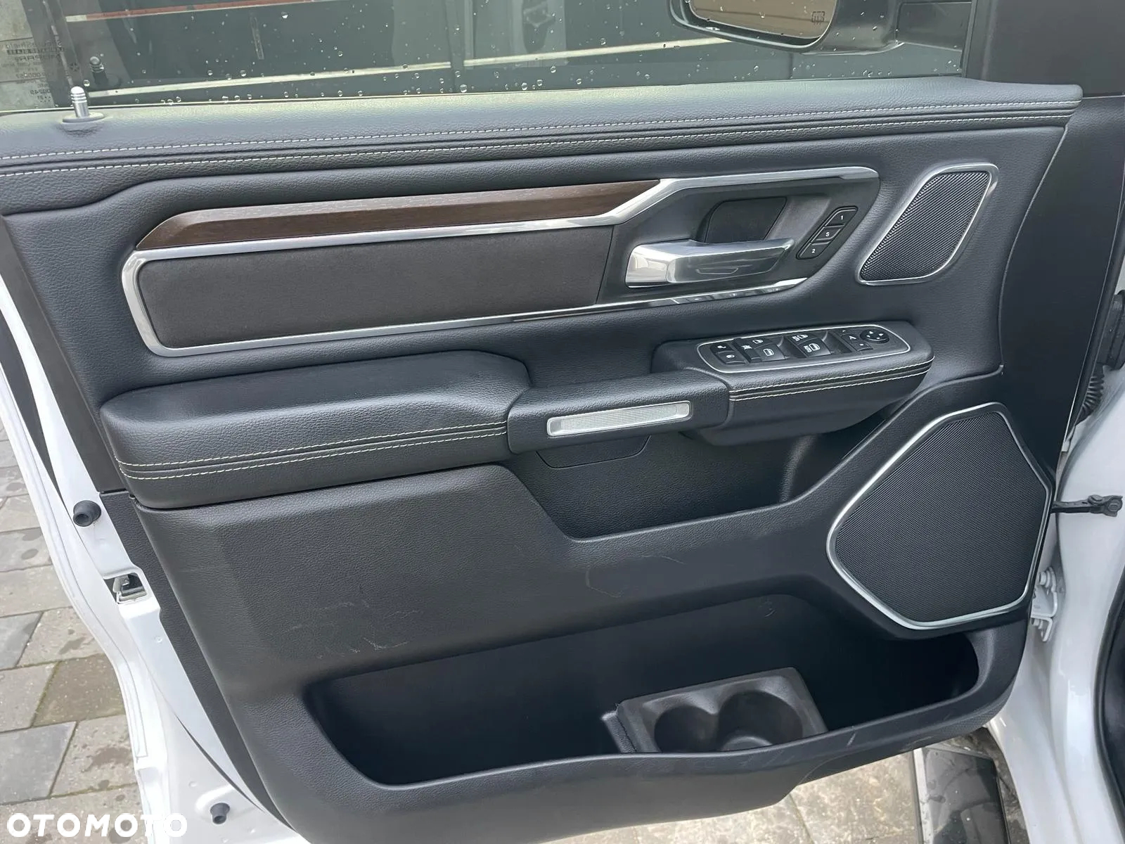 RAM 1500 5.7 Crew Cab Laramie - 4