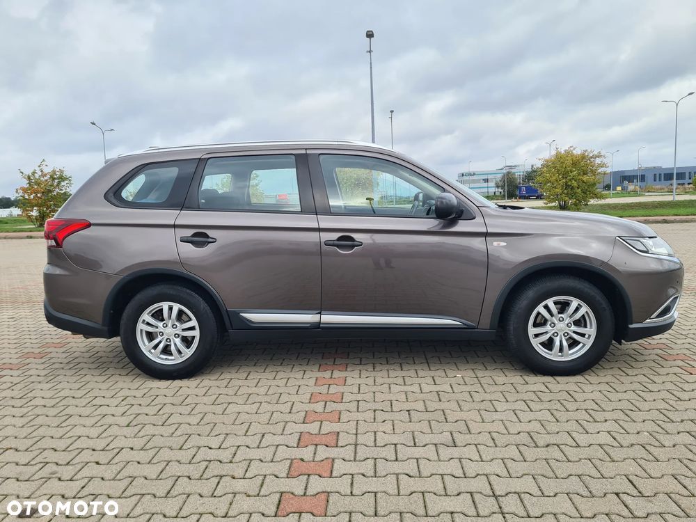 Mitsubishi Outlander 2.0 Invite + 2WD - 14