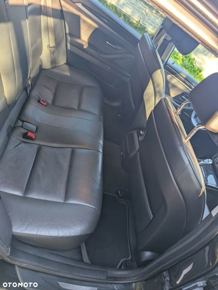 BMW Seria 5 525d xDrive - 13