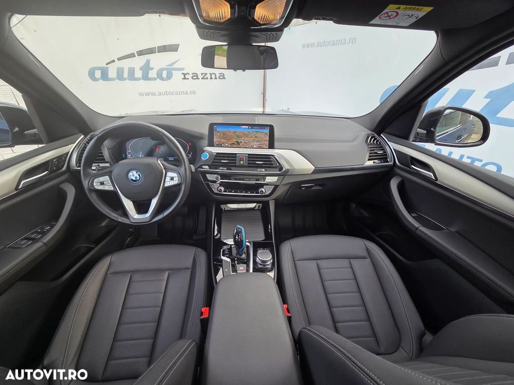 BMW iX3 - 16