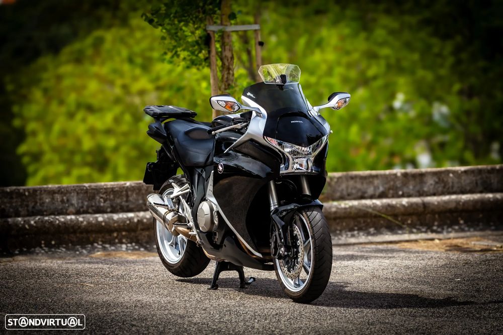 Honda VFR 1200F - 10