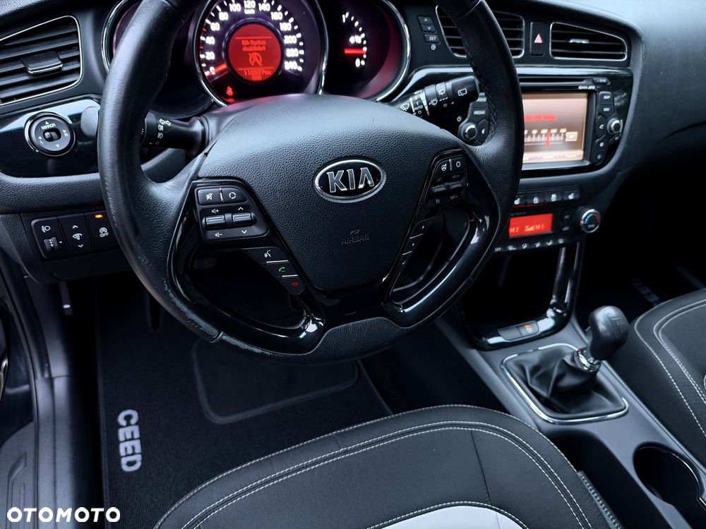 Kia Ceed - 13