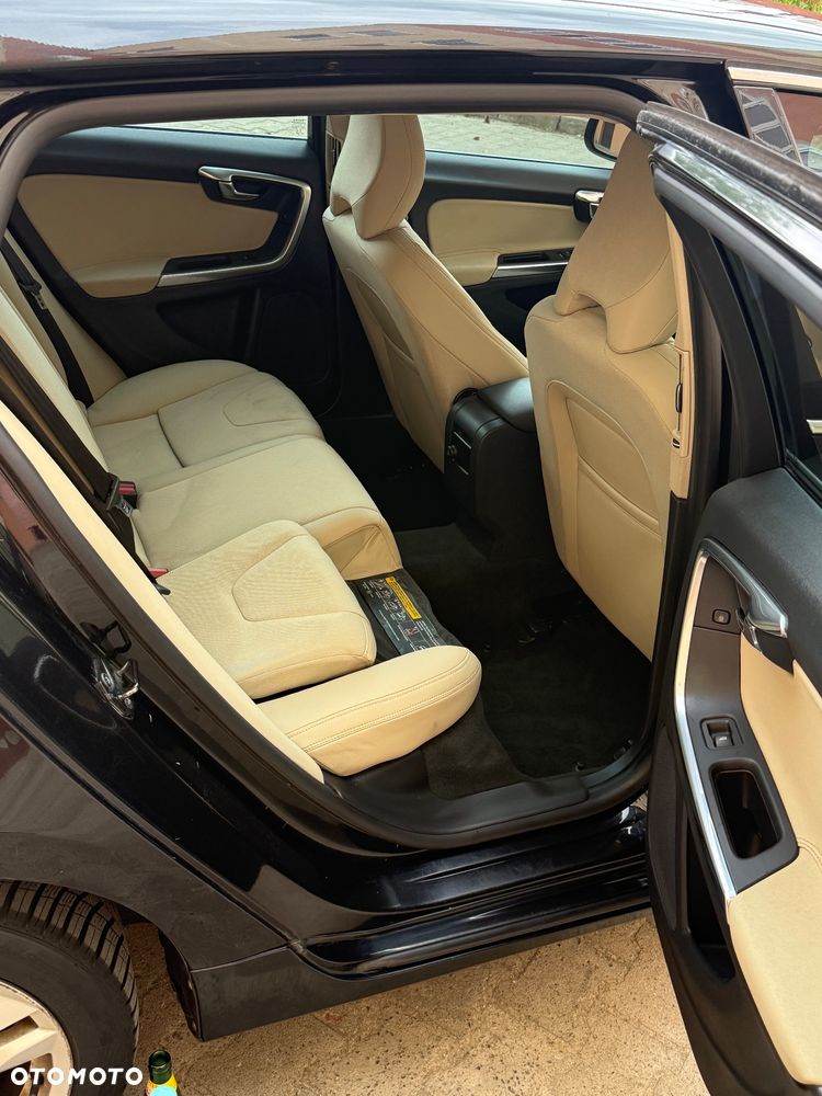 Volvo V60 D4 Momentum - 10