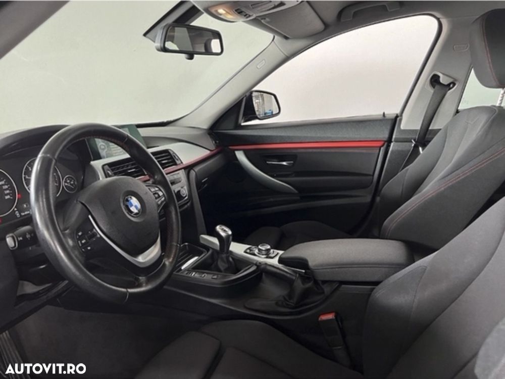 BMW Seria 3 318d Sport Line - 27