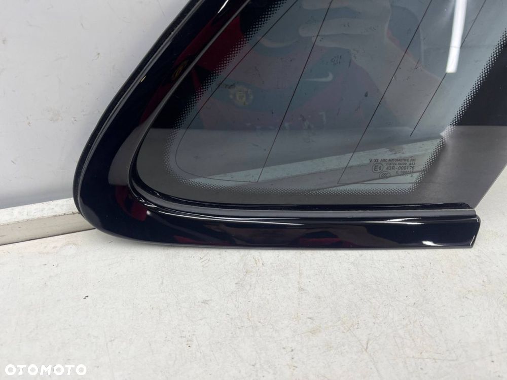 Szyba boczna Porsche Macan 14r.- trójkąt karoseryjna prawa tylna prawy tył oryginal CIEMNA 95b845298 - 2