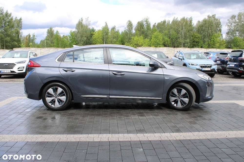 Hyundai IONIQ - 7