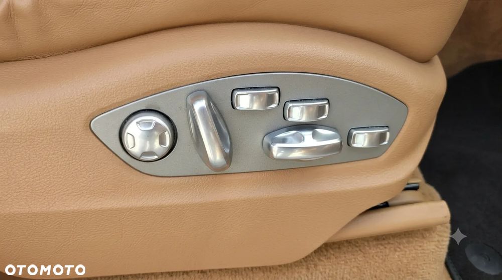 Porsche Cayenne - 8