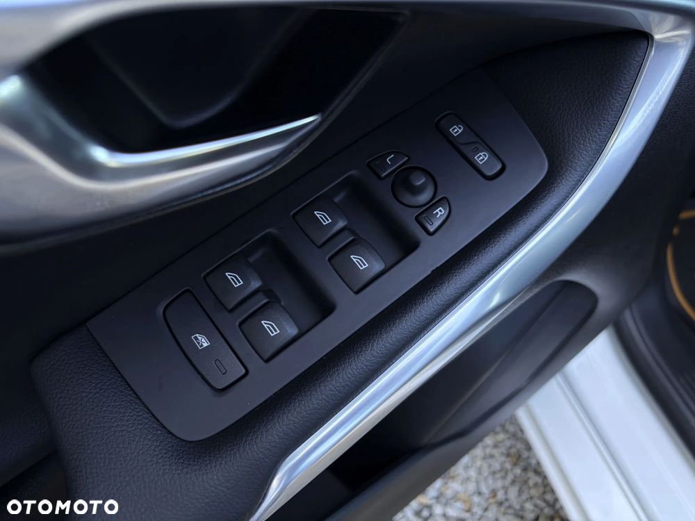 Volvo V40 D4 Geartronic Momentum - 33