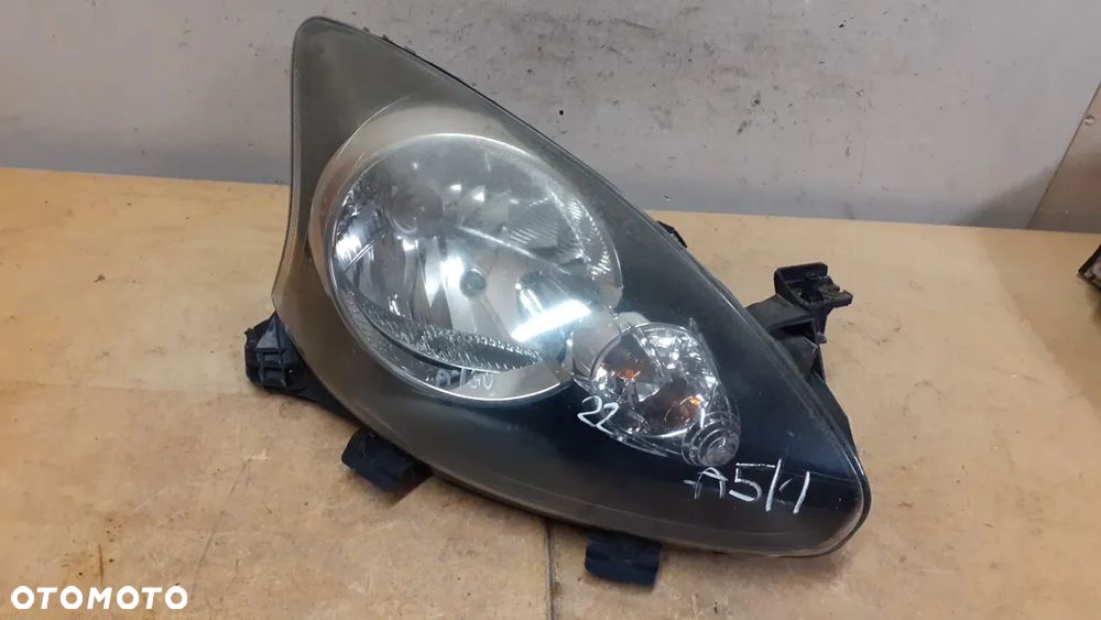 X. LAMPA PRZÓD PRZEDNIA PRAWA TOYOTA AYGO - 1