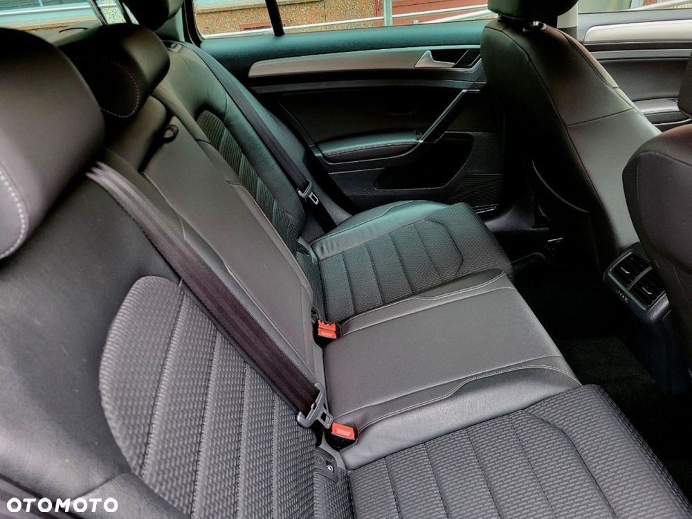 Volkswagen Golf - 29