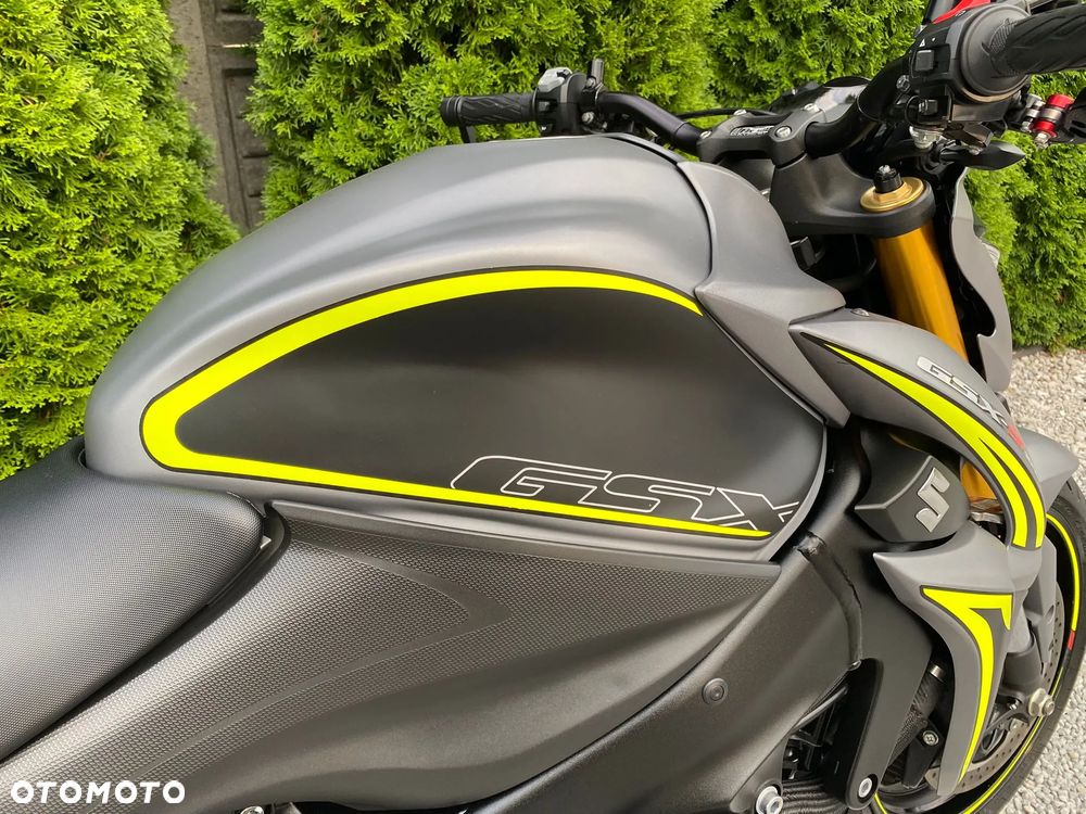 Suzuki GSX - 20