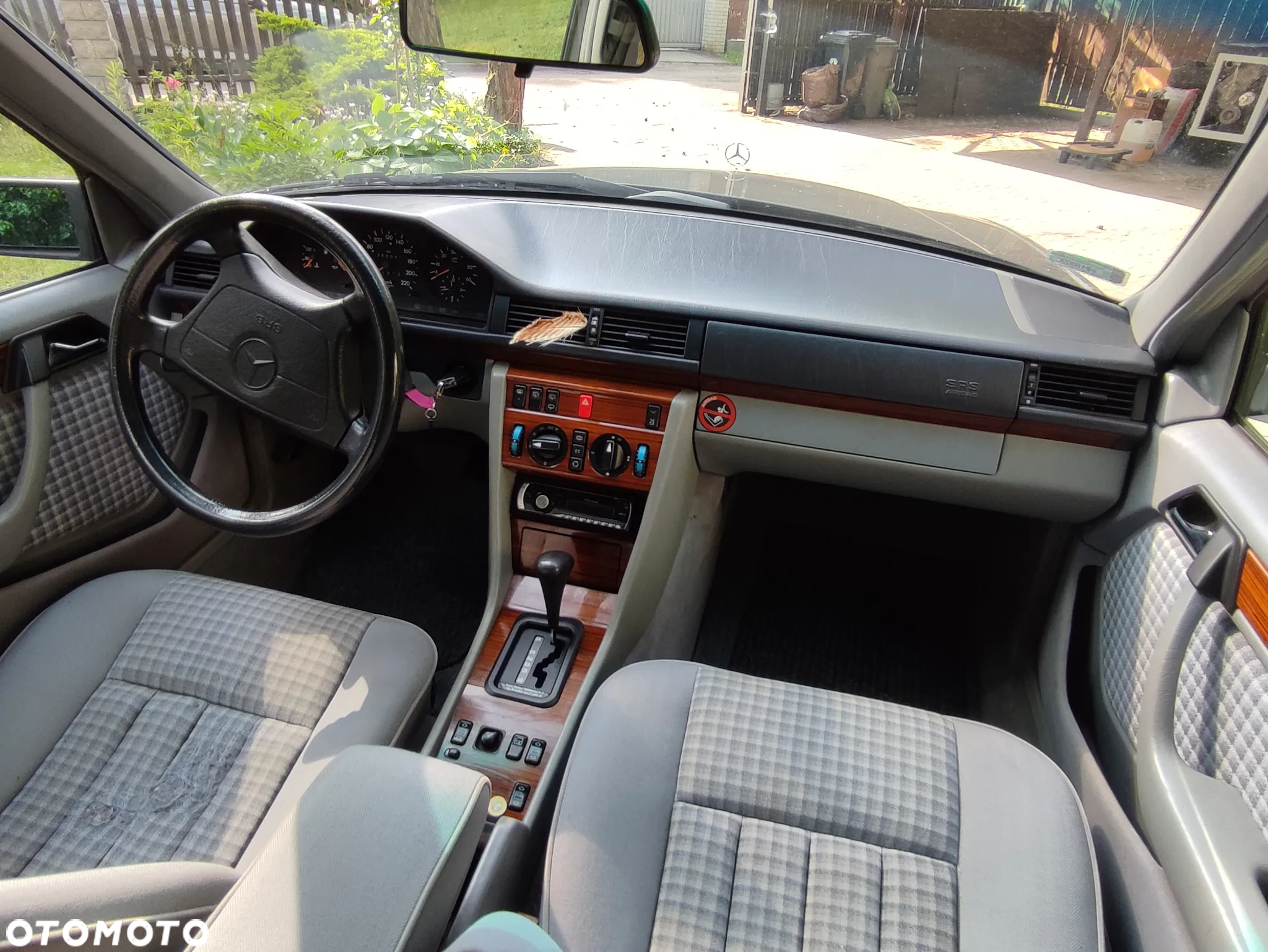 Mercedes-Benz W124 (1984-1993) - 11