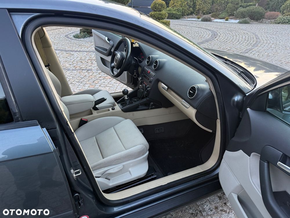 Audi A3 Sportback 1.6 Ambiente - 20