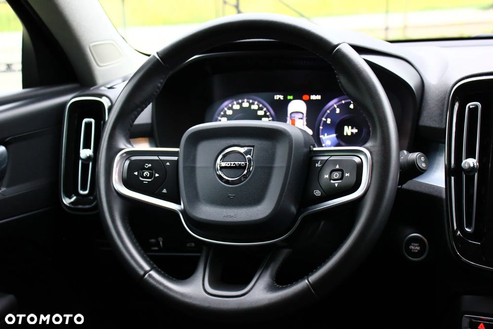 Volvo XC 40 T3 Momentum Pro - 39