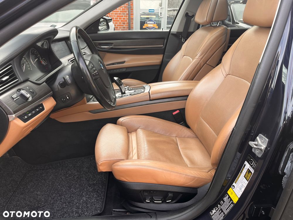 BMW Seria 7 750i xDrive - 30