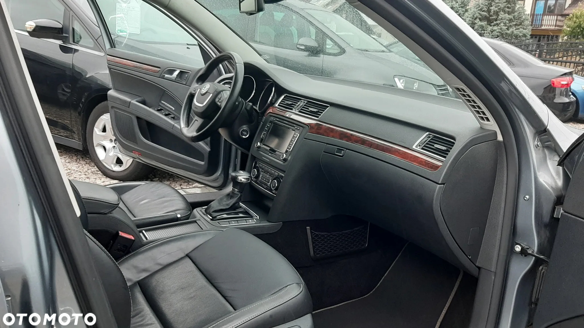 Skoda Superb 2.0 TDI Elegance DSG - 24