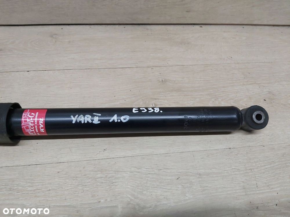 Toyota Yaris II amortyzator tył KYB - 1