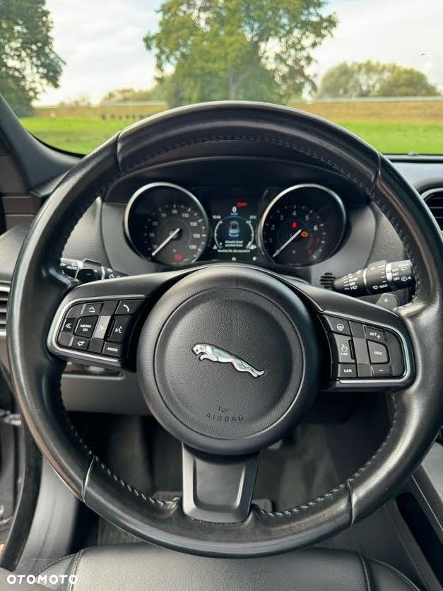 Jaguar F-Pace 2.0 i4P AWD Prestige - 4