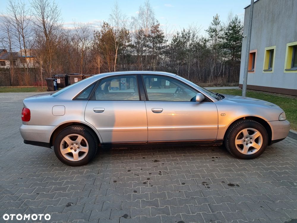 Audi A4 Limousine - 10